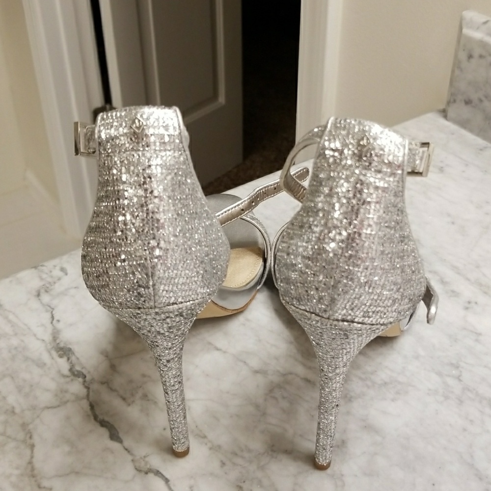 Shoes - Picture 2 of 4